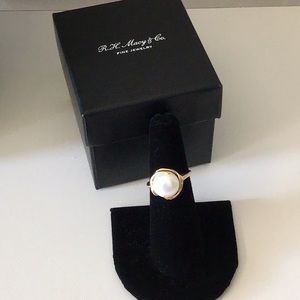 Macys 14K Yellow Gold Pearl Ring